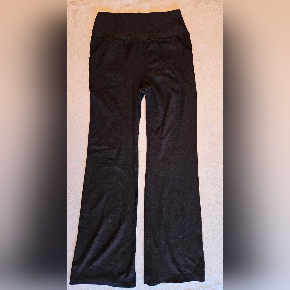 Kirkland Signature Black Flare Leg Leggings, Large, NWOT